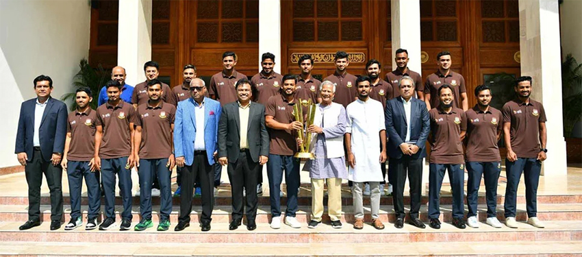 ক্রিকেট দলকে সংবর্ধনা দিলেন প্রধান উপদেষ্টা